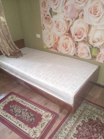 Продам 2 кровати с матрасом и шкаф в хорошем состояний. Матрасы чистые