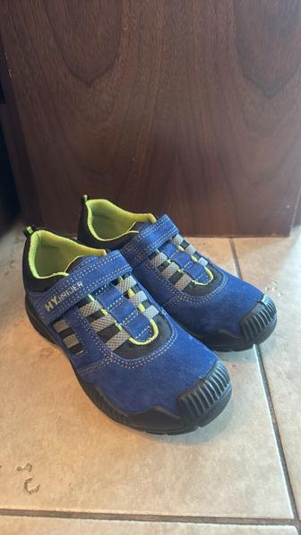 Детские кроссовки