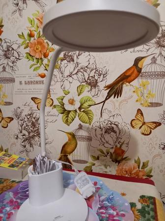 Продам. светодиодная настольная лампа. Новая