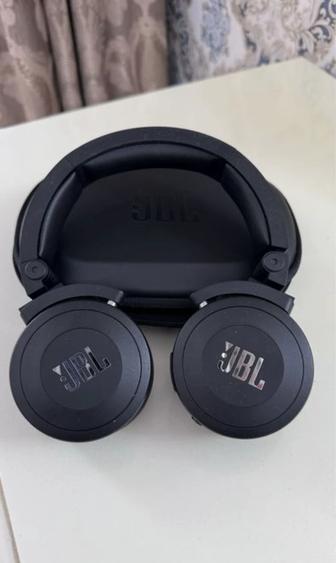 Без проводной наушник JBL