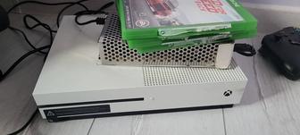 Продам Xbox one с джойстиками и играми