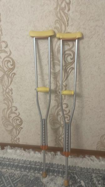 Костыли 2 шт 1,5 месяцев использования