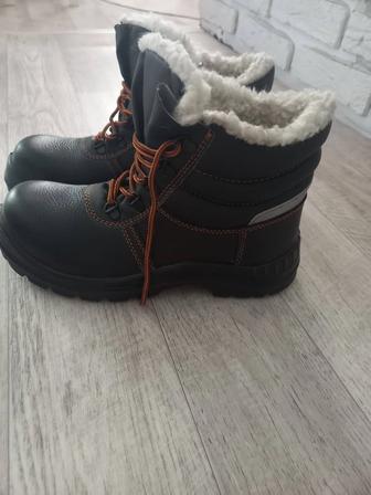 Продам ботинки