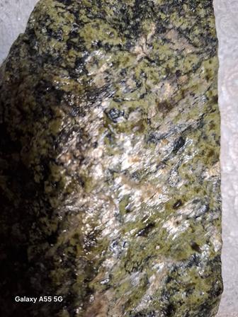 Натуральный камень змеевик ( серпентин)