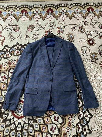 Продам костюм размер 50