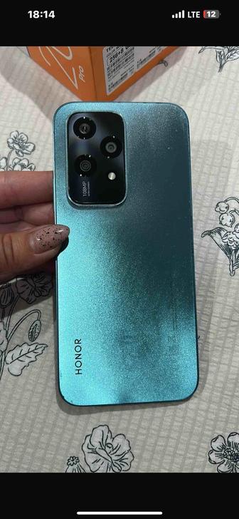 Продам телефон Honor 200