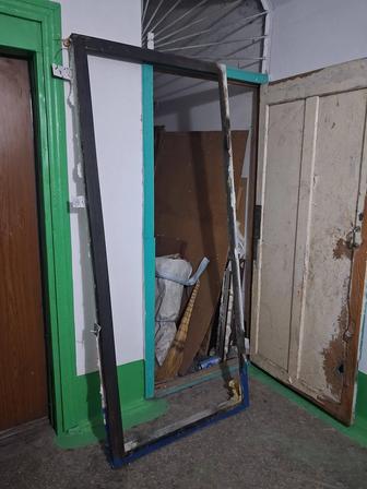 Продам железную дверь