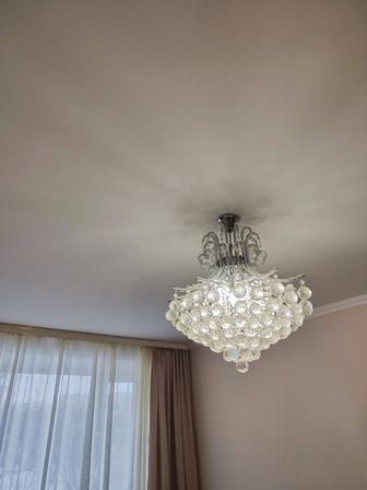 Продам люстру