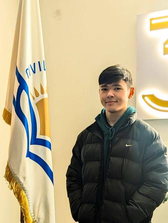 Официант / официантка