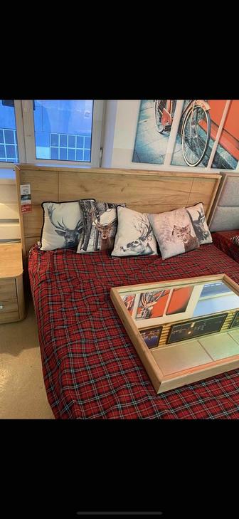 Продам двуспальную кровать с матрасом