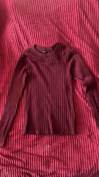 бардовая кофта