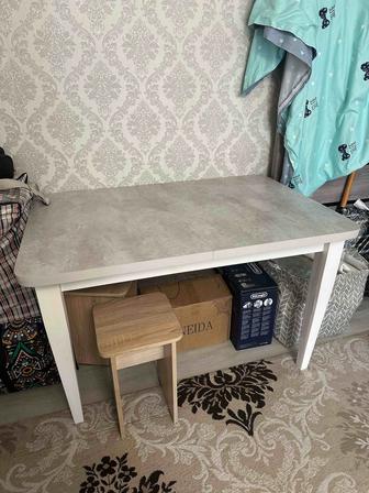 Продам обеденный стол