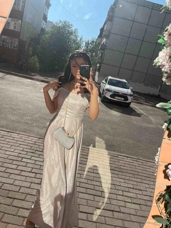 Продаю шикарное очень красивое платье