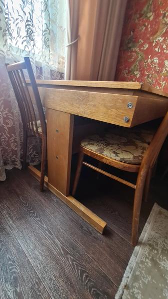 Срочно продам стол и 6 стульев.