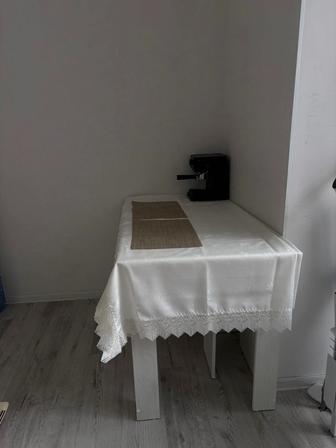 Стол и стулья