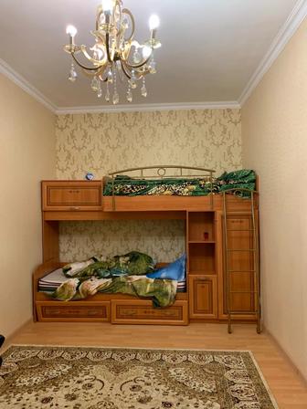 Продам двухъярусную кровать-чердак и стол