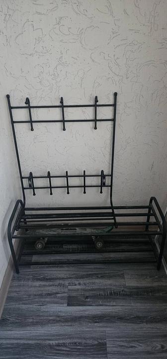 Продается металлическая вешалка и обувница