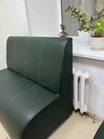 Маленький диван для кафе,салонов,офиса