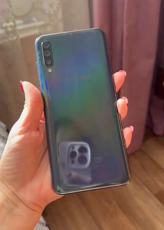 Продам б/у телефон samsung Galaxy A70