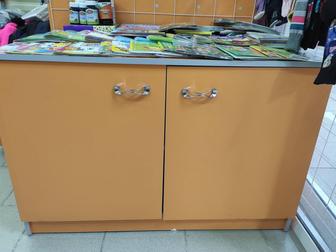 Продается торговое оборудование б/у шкафы