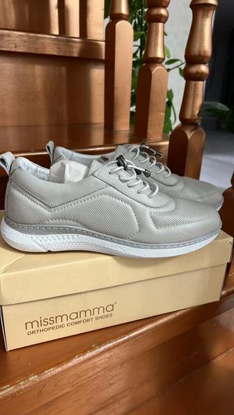 Женские кроссовки турция ,кожа, новые