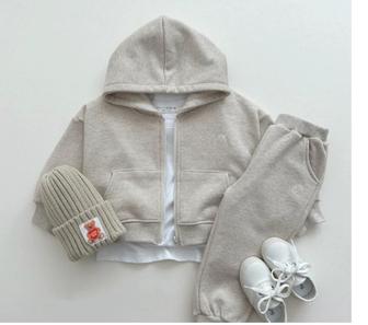 Продам спортивный костюм