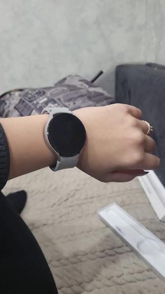 Продам Samsung Watch 4