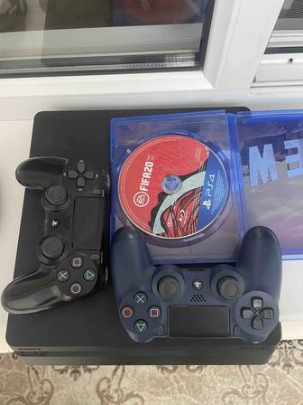 Продам PS4 Slim