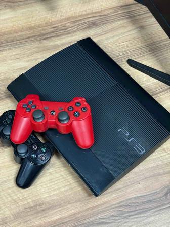 Прошитая PlayStation 3 Super Slim с 2 геймпадами