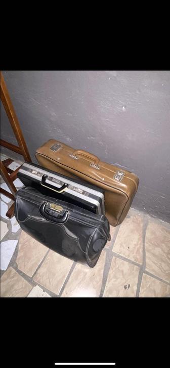 Продаются разные чемоданы