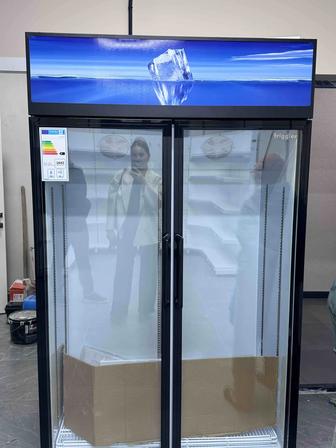 Продается двухдверный холодильный шкаф-витрина Новый