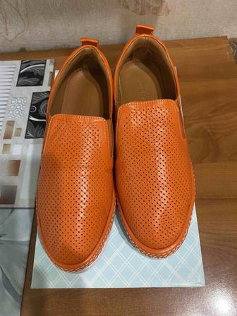 Продам новые кожаные макасины