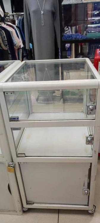 Продам витрины для отдела