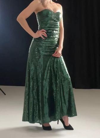 Вечернее платье полностью из пайеток, темно зеленого цвета