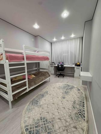 Продам 2-х ярусную кровать,б/у, состояние хорошее,матрасы хорошие,без пятен