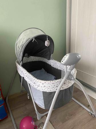 Продам детский кровать качалка