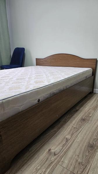 Двуспальная кровать