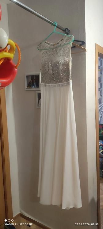 Продам платья 36го размера