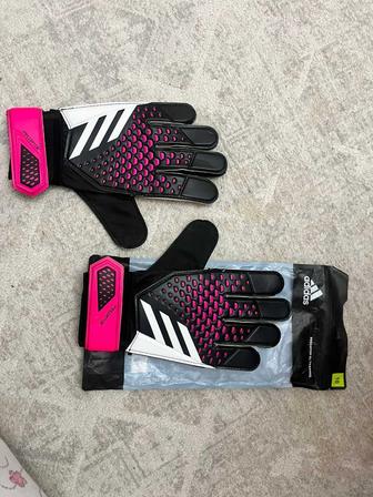 Вратарские перчатки