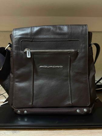 Сумка piquadro через плечо