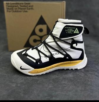 Продам обувь зима кроссовки