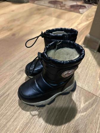Продам детские зимние сапожки