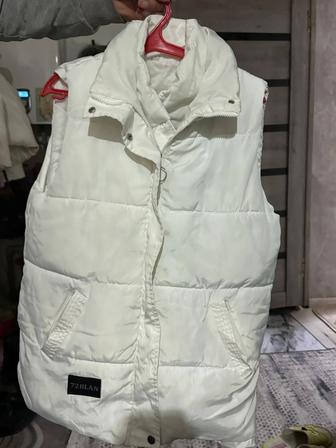 Куртки и безрукавки