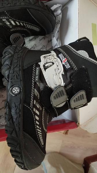 Продам сапожки детские для мальчика.