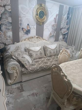 Продам диван светло бежевого цвета.3метра длина.