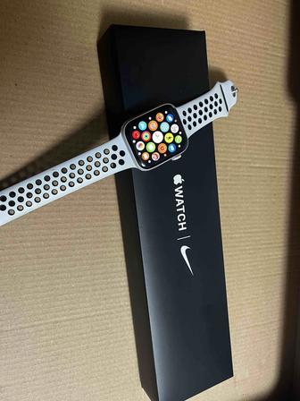 Продам Apple Watch SE Nike 44mm