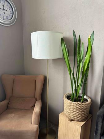 Продам торшер