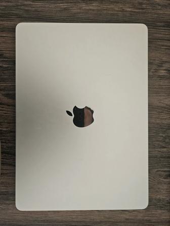 Macbook air m2 2022 продаю почти новый
