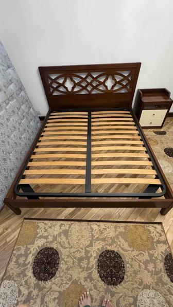 продается кровать из шпона, бу