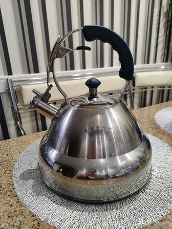 Продам большой чайник 4-5 литров BergHoff,, оригинал, Германия